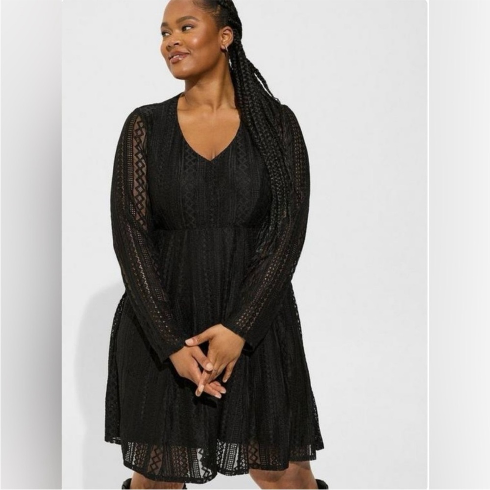 NWT Torrid 0 Geo Lace V- Neck Skater Dress Black